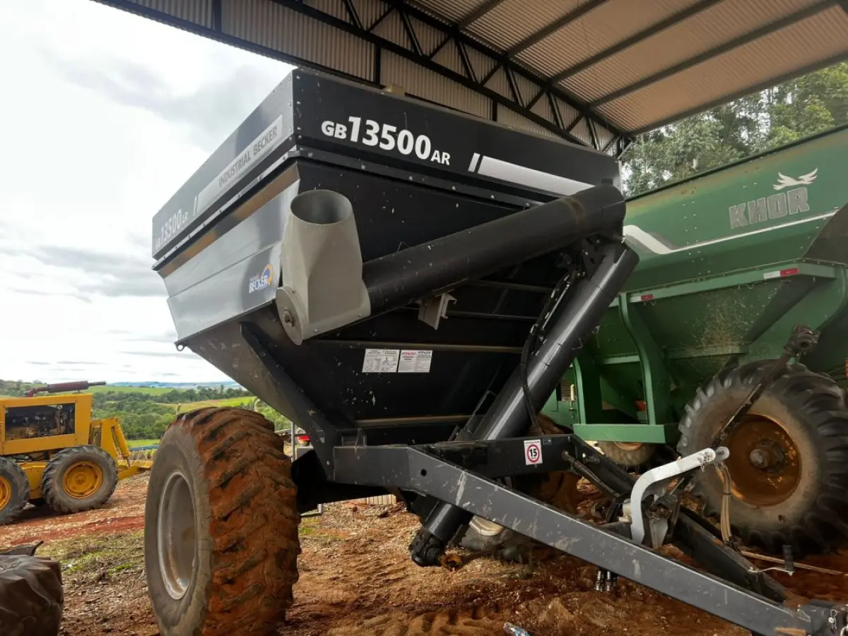 LOTE 105 - 01 Graneleiro GB 13500 AR 12000 BACKER cinza