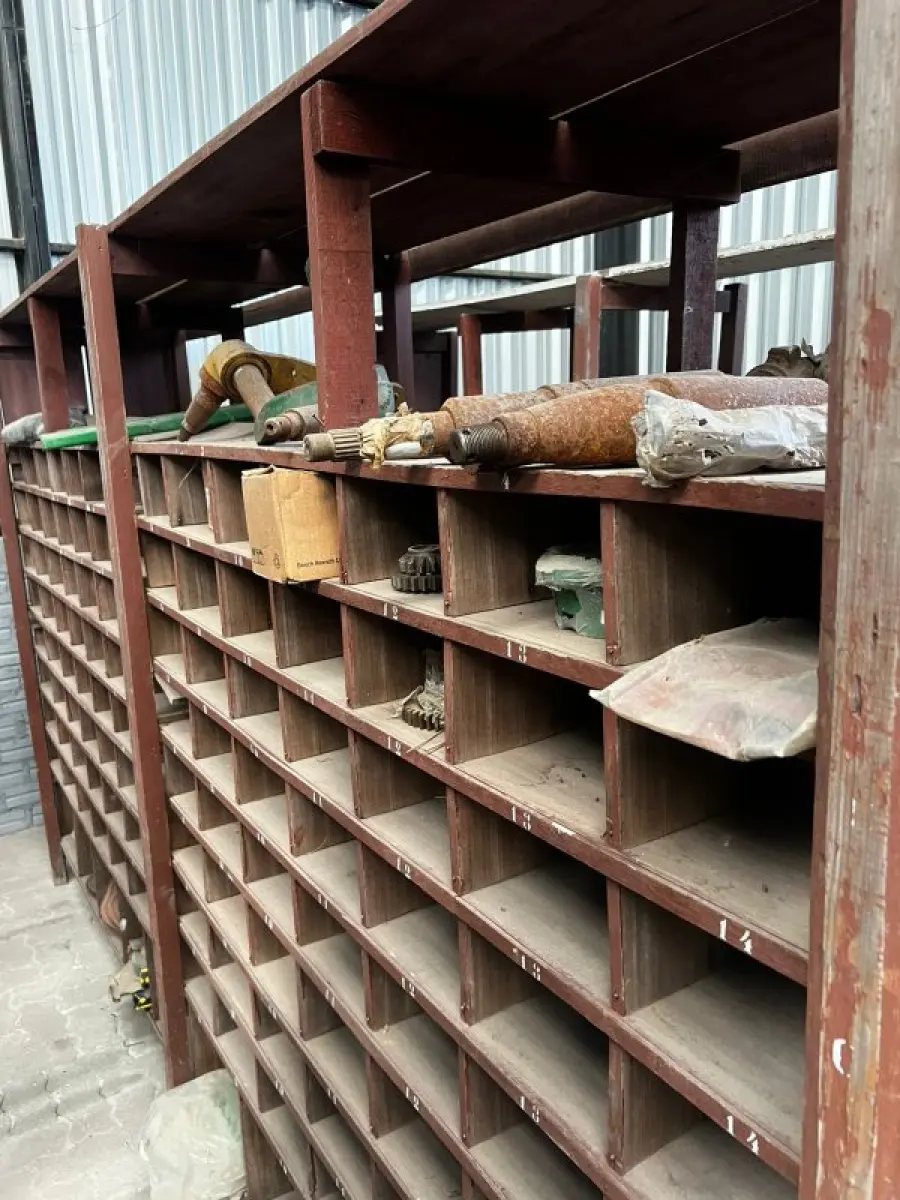 LOTE 001 - Lote com peças diversas para plantadeiras, tratores, colheitadeiras