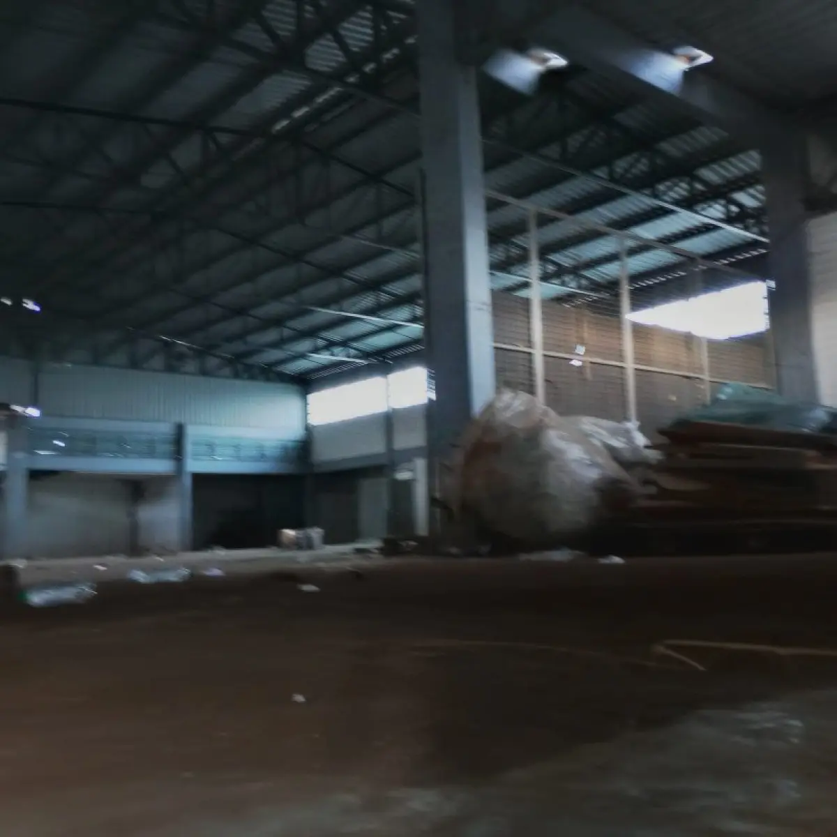 LOTE 001 - Um complexo de prédios industriais e comerciais na Rua João Correa, de esquina com complemento de pavilhões na Rua atrás que é a Rua Afonso Masiero. Terreno com área de 1.446,25m2 com nº 2188 na Rua Joao Correa