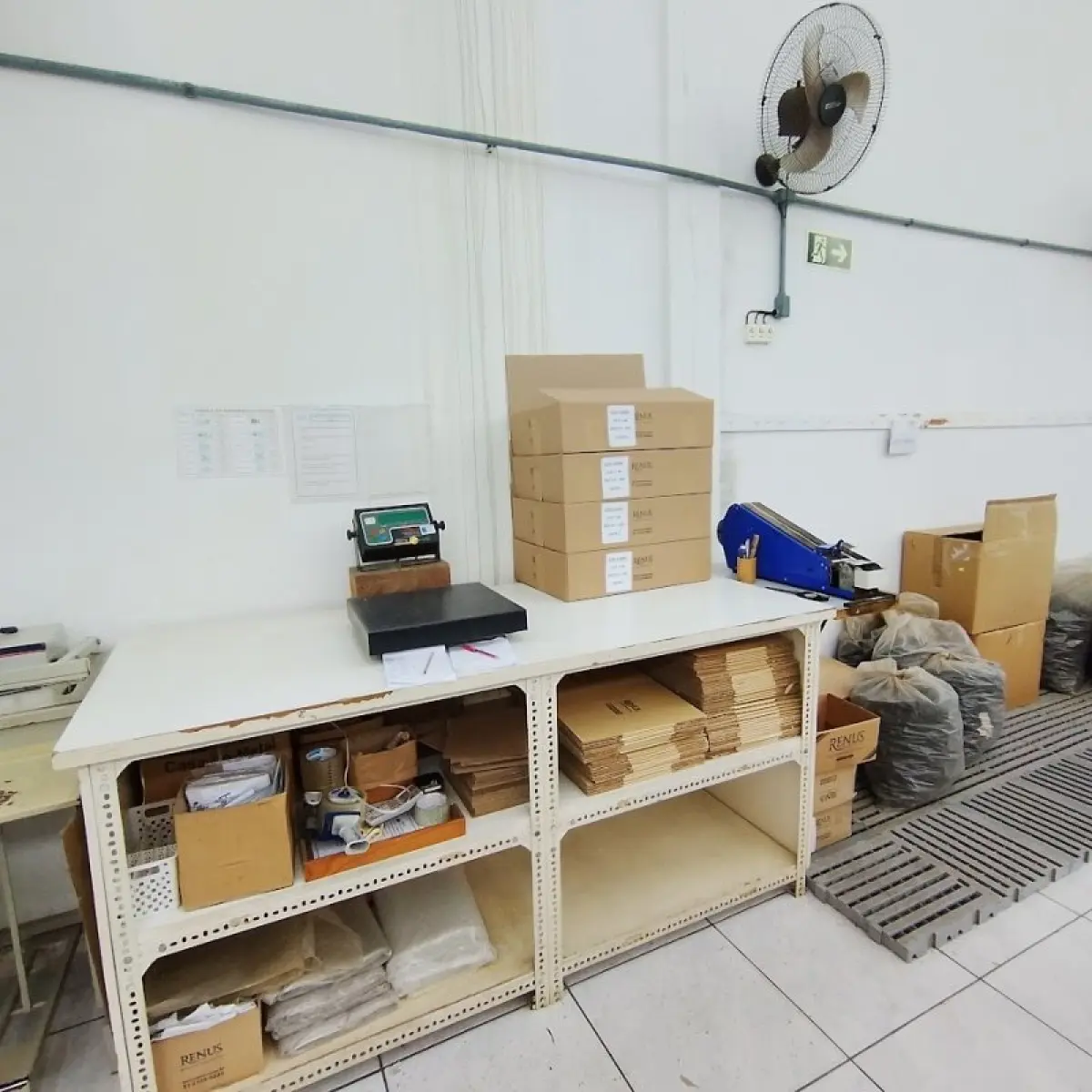 LOTE 012 - térreo - móveis equip de esc e informat