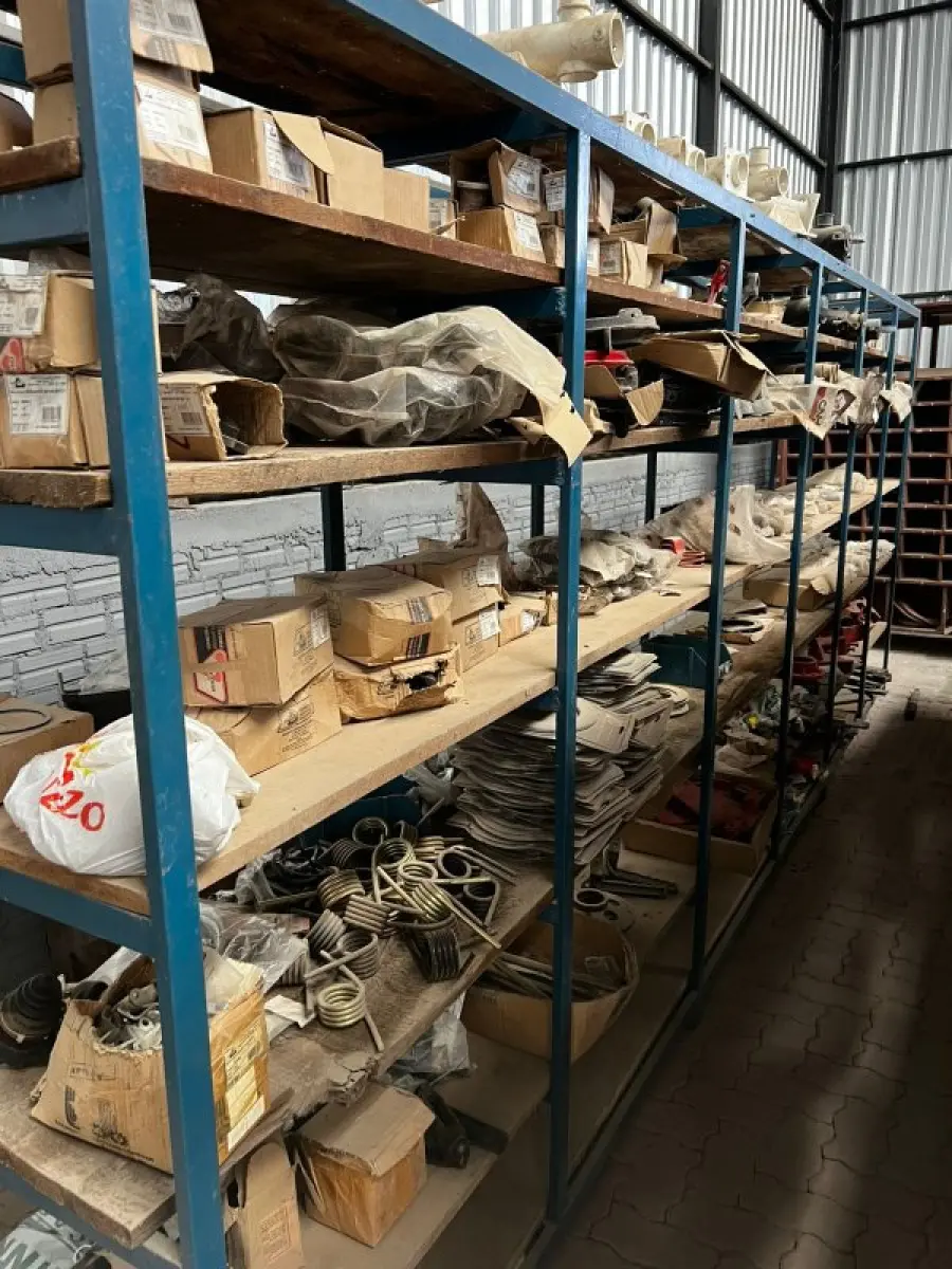 LOTE 001 - Lote com peças diversas para plantadeiras, tratores, colheitadeiras