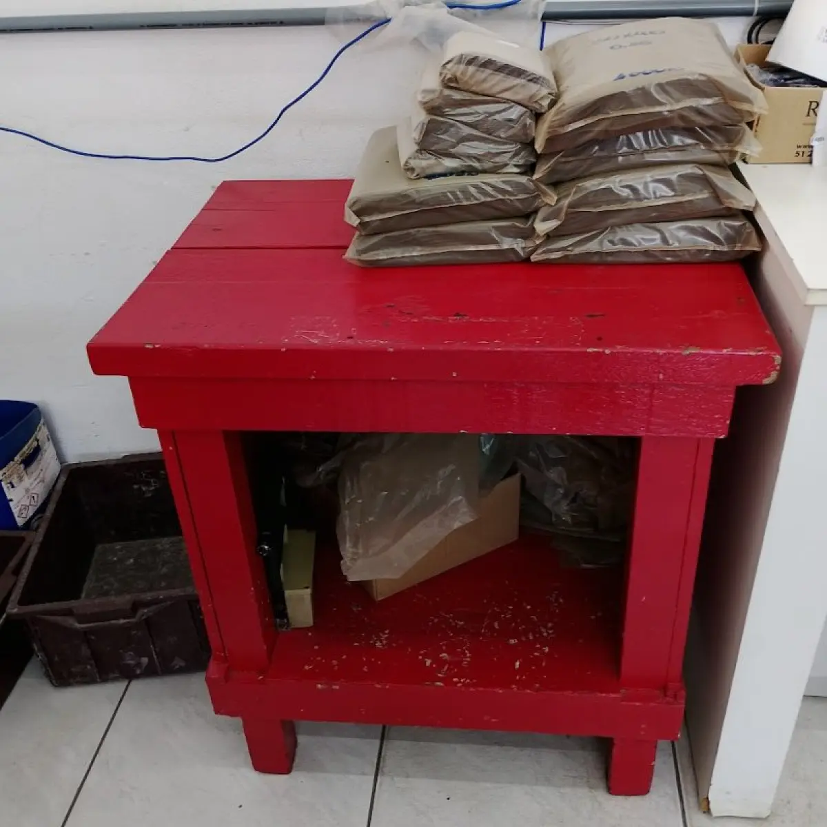 LOTE 012 - térreo - móveis equip de esc e informat