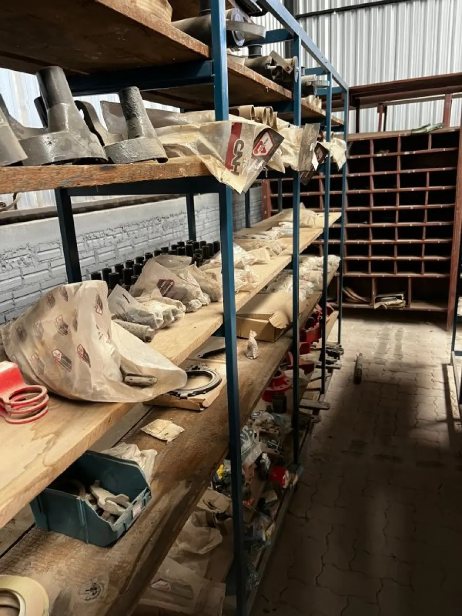 LOTE 001 - Lote com peças diversas para plantadeiras, tratores, colheitadeiras