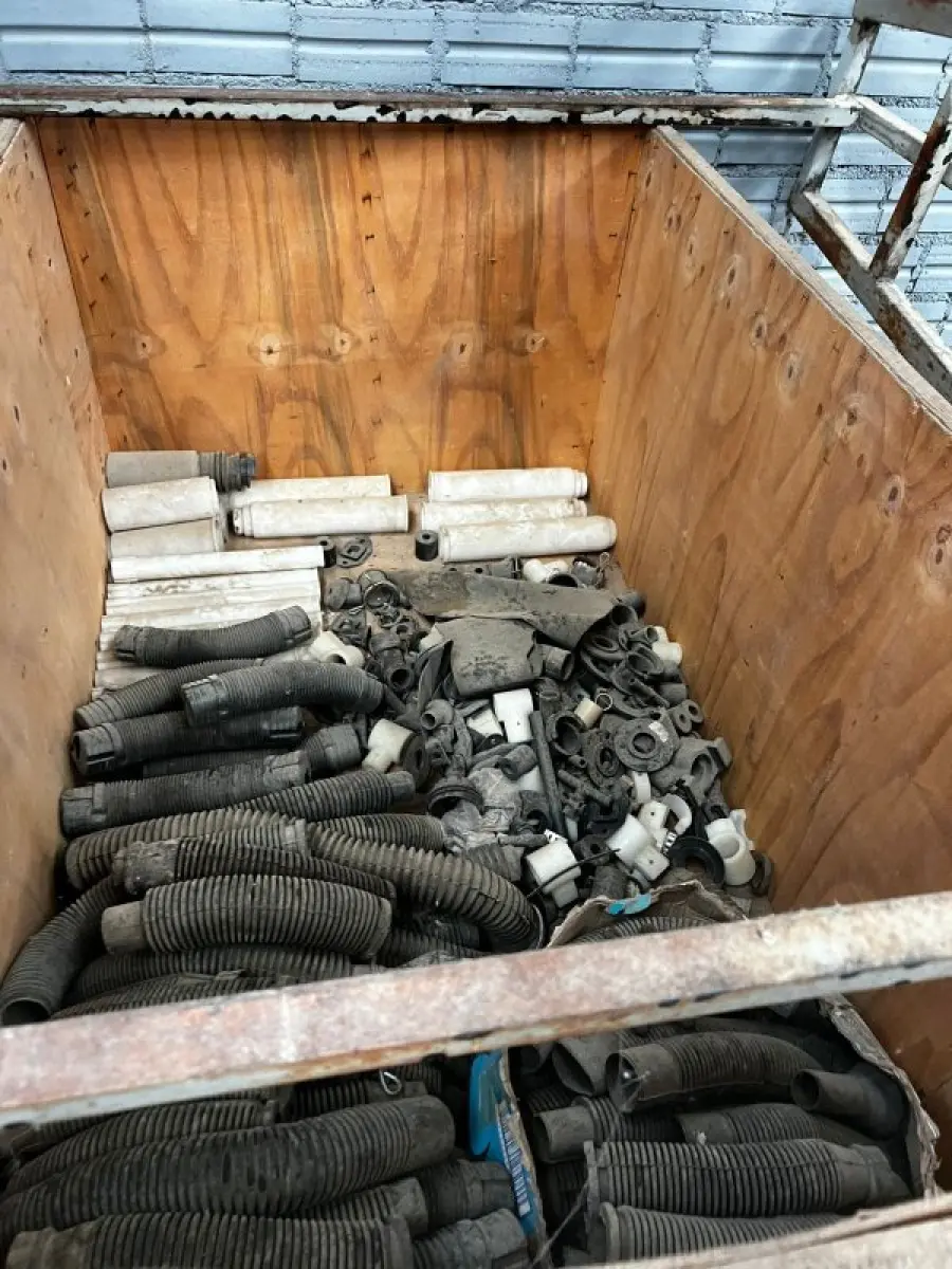 LOTE 001 - Lote com peças diversas para plantadeiras, tratores, colheitadeiras