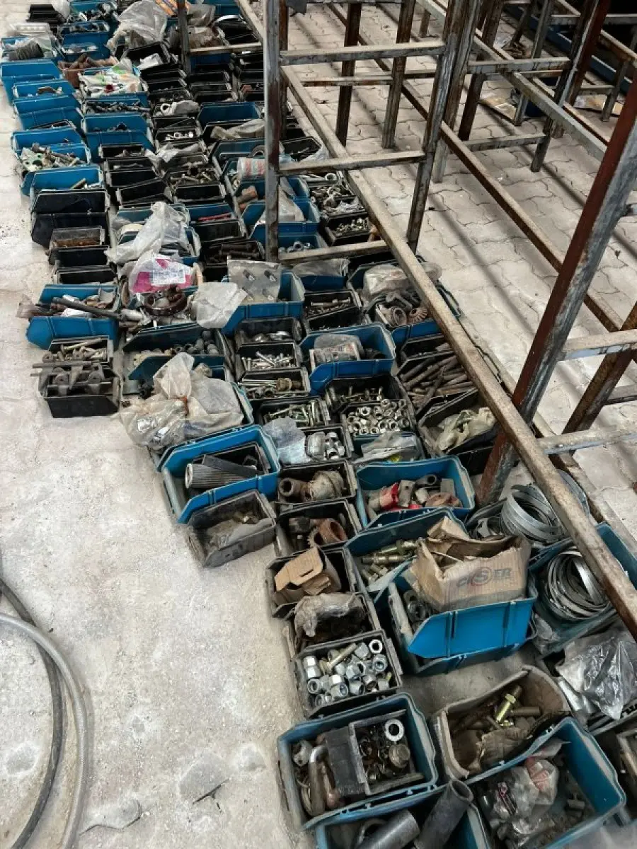 LOTE 001 - Lote com peças diversas para plantadeiras, tratores, colheitadeiras