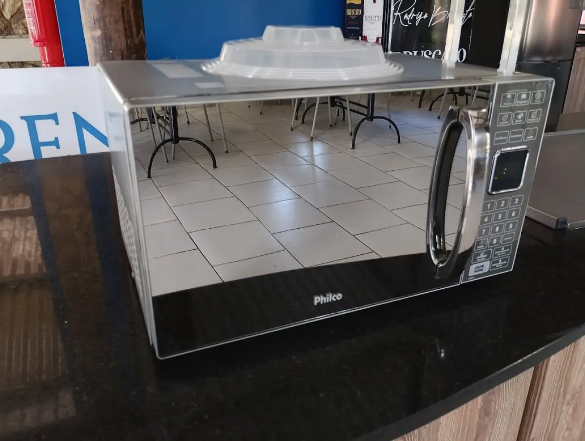 LOTE 193 - Lote composto por 4 fornos micro-ondas usados