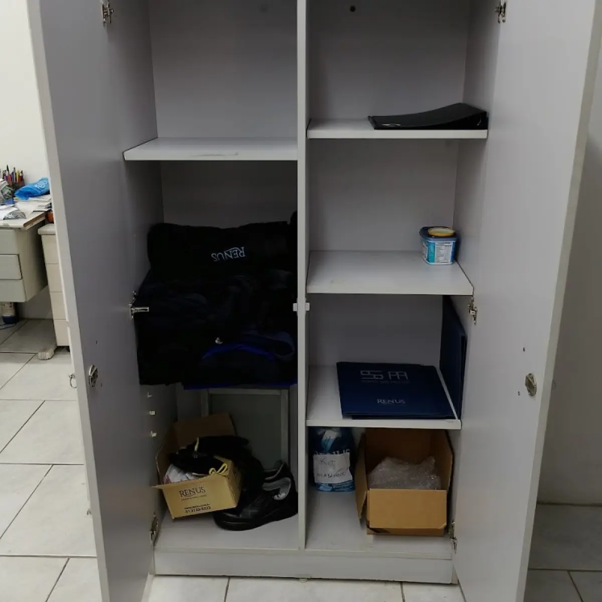 LOTE 013 - Térreo - Móveis, equipamentos de escritório, informática e armazenagem