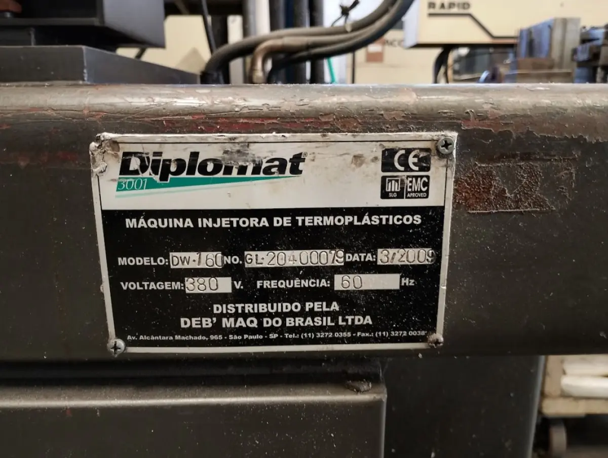 LOTE 031 - Injetora DPiplomat