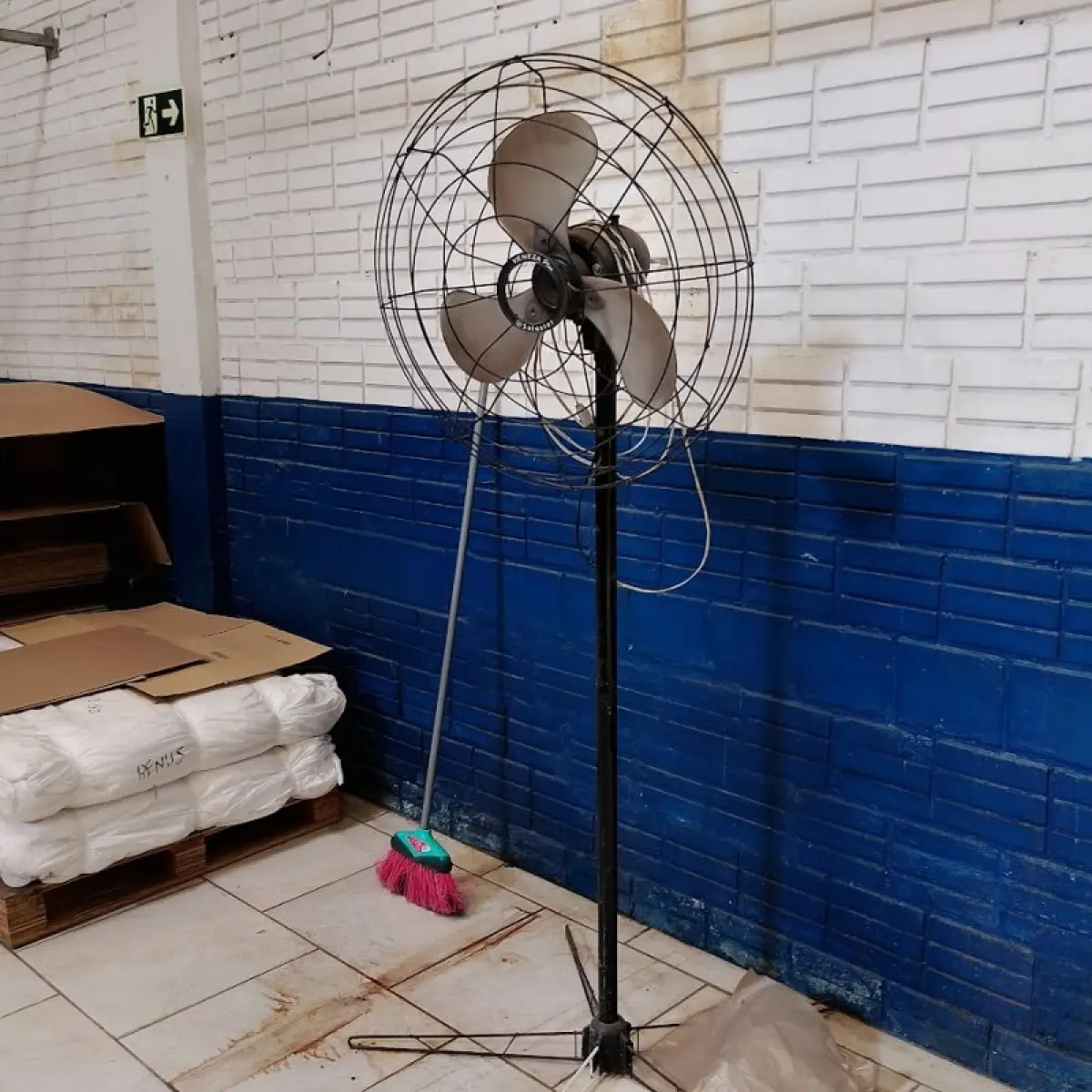 LOTE 023 - Equipamentos e materiais de expedição