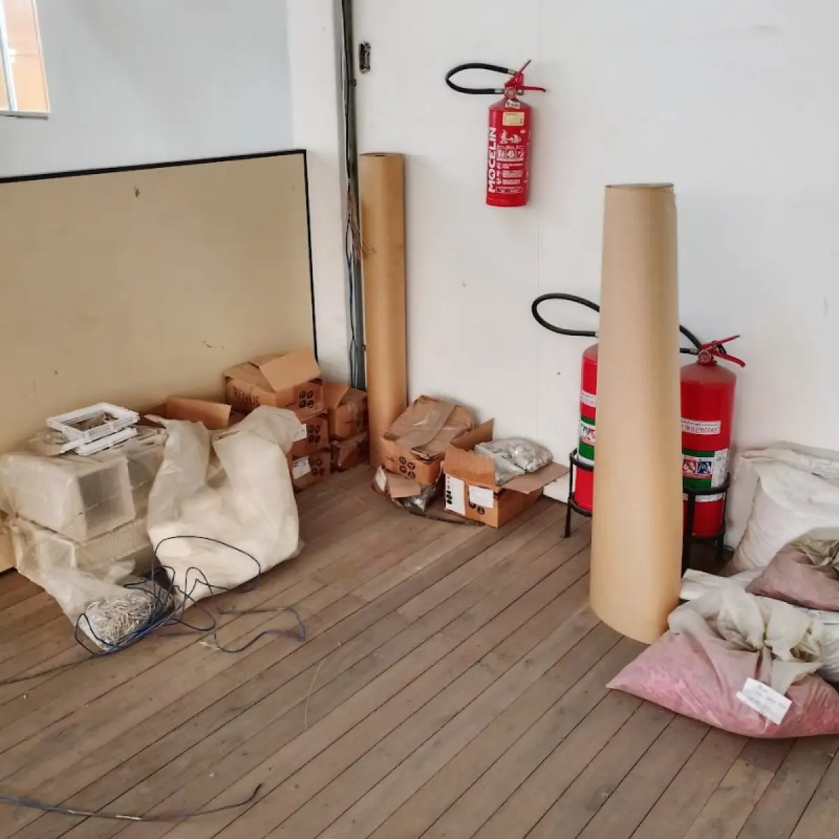 LOTE 020 - moveis do m ezanino