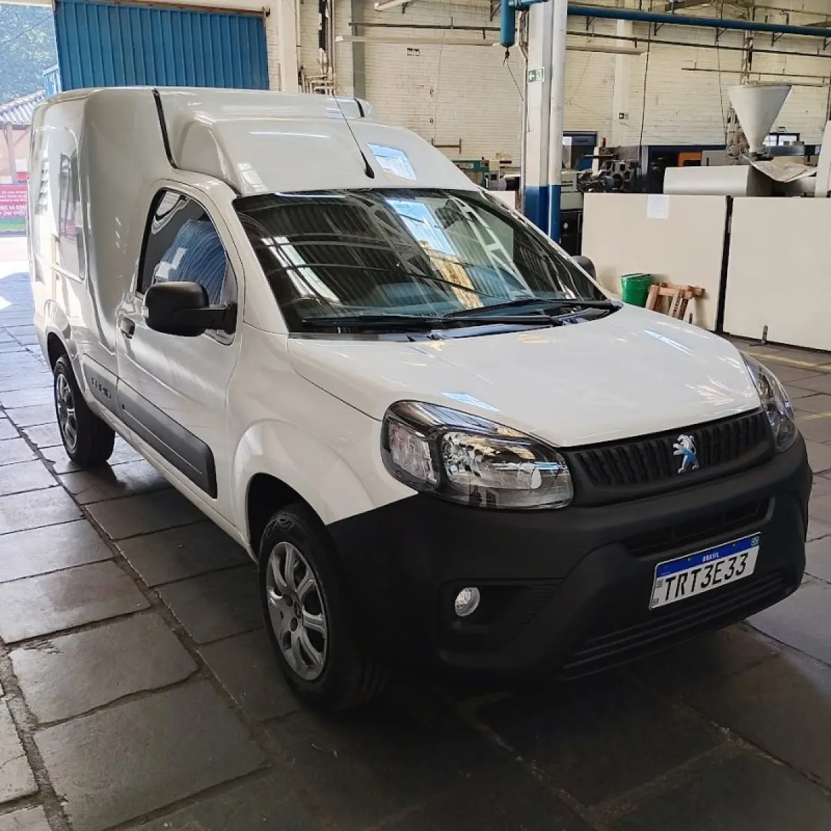 LOTE 021 - furgao peugeot 2026 cor branca