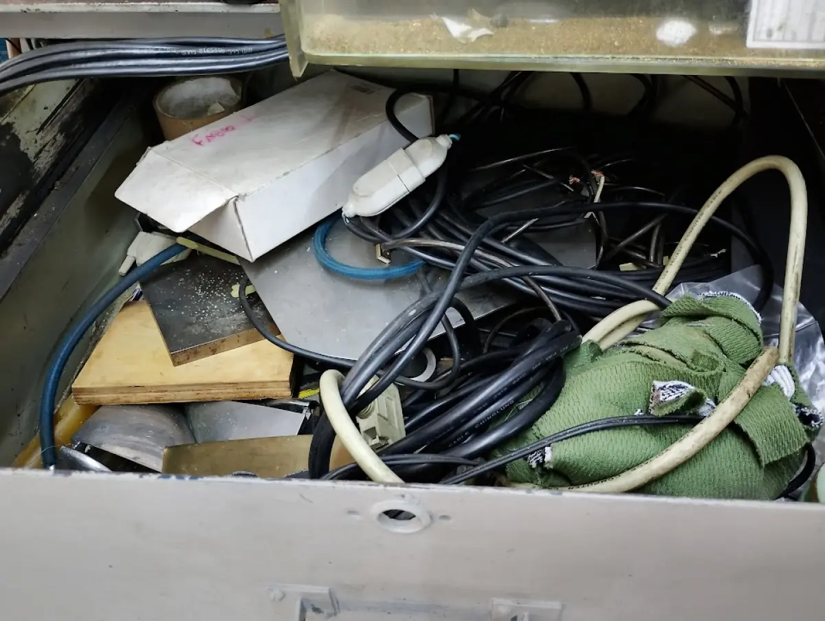 LOTE 102 - bancada computador etc