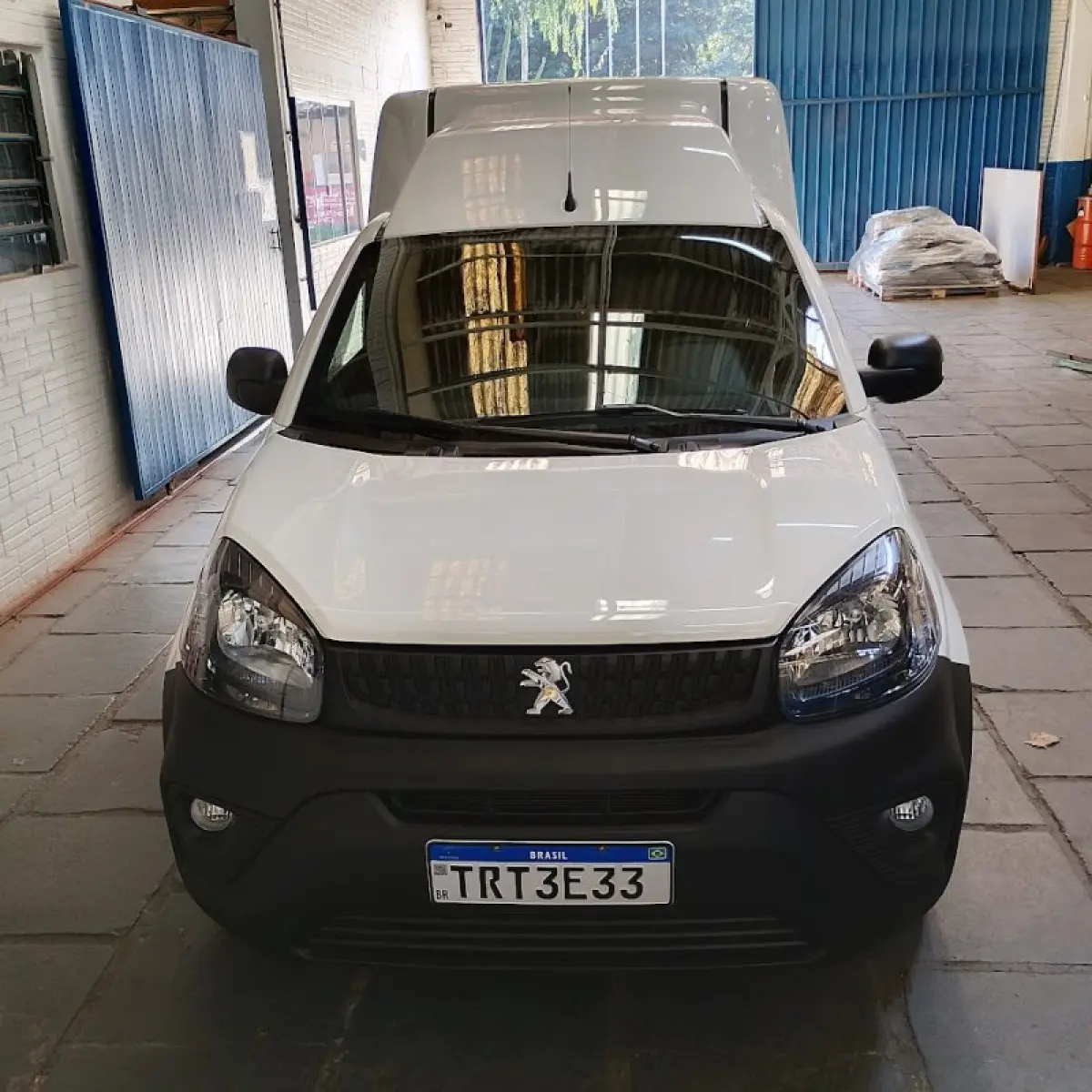 LOTE 021 - furgao peugeot 2026 cor branca