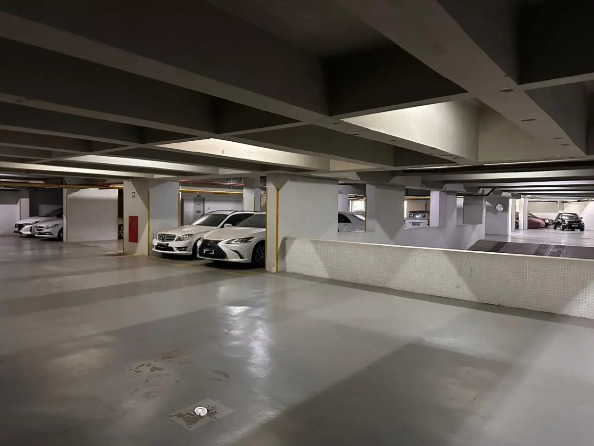 LOTE 001 - EXCELENTE APARTAMENTO NO MORUMBI EM SÃO PAULO COM 864 M2 PRIVATIVOS E 6 GARAGENS