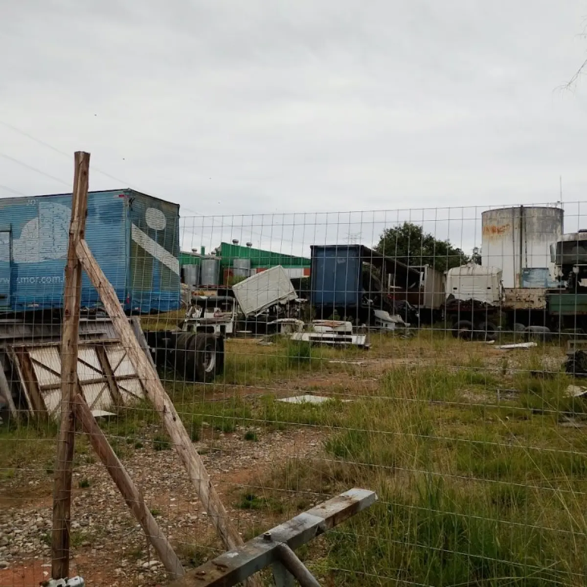 LOTE 001 - Parte Sul dos Lotes Urbanos nºs 11 e 12, da Quadra I, na Rua Juscelino Kubitschek de Oliveira, do Parque Industrial Canoas
