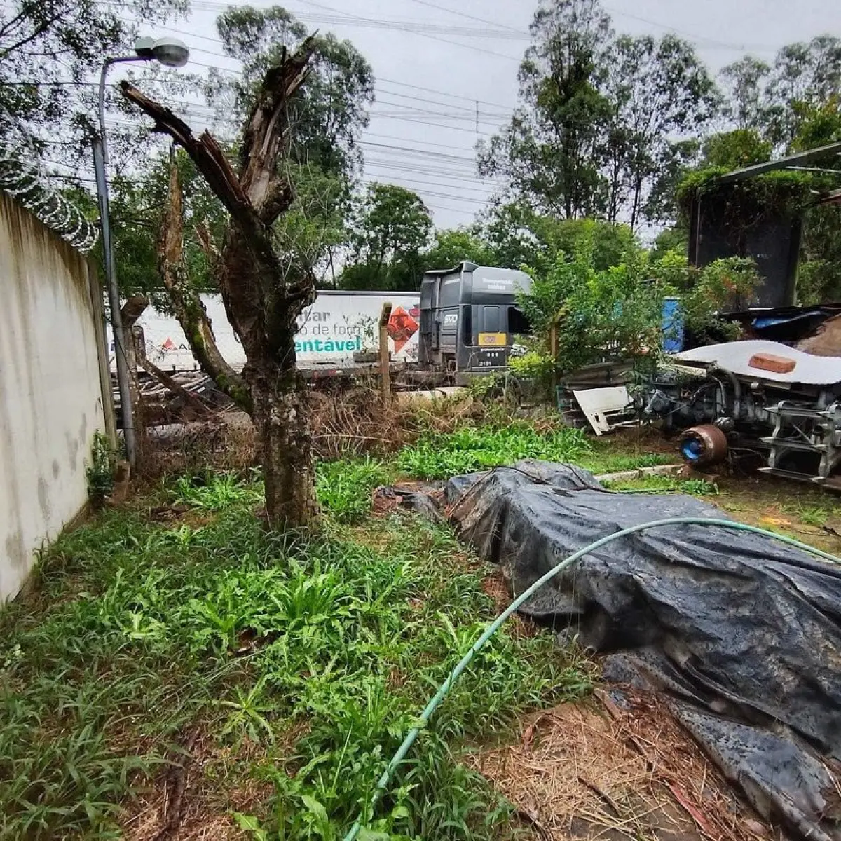 LOTE 001 - Parte Sul dos Lotes Urbanos nºs 11 e 12, da Quadra I, na Rua Juscelino Kubitschek de Oliveira, do Parque Industrial Canoas