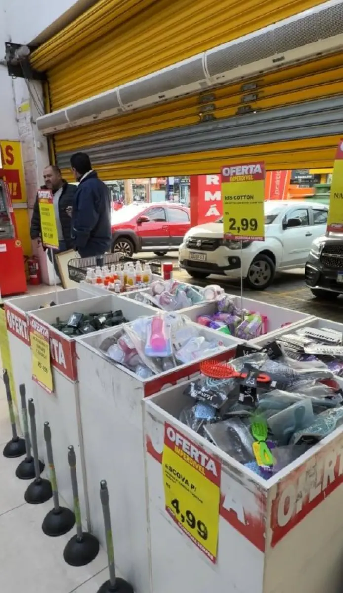 LOTE 006 - Conjunto de móveis, equipamentos e utensílios de estabelecimento comercial, na AV. BOQUEIRAO 3301 - CANOAS