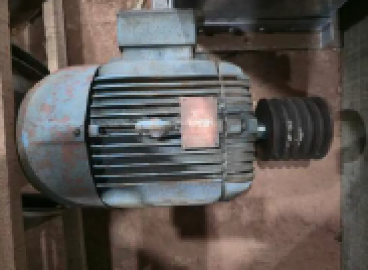 LOTE 000 - Seis peças de rosca varredora de 11 metros (marca Kepler Weber, capacidade de 60 toneladas por hora, usadas e revisadas, sem motor) e um elevador de carga (marca Kepler Weber, capacidade de 120 toneladas por hora, composto por 3 peças de aço galvanizado novo, com motor elétrico de 15 CV, usado).