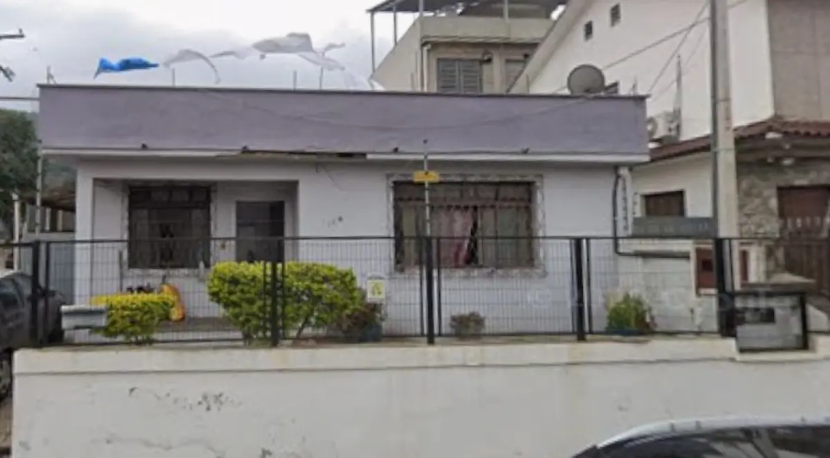 LOTE 001 - RESIDÊNCIA, com entrada pelo nº 115, da rua Victorino de Andrade Pinto, sendo a primeira economia a partir da divisa norte do terreno, com área real privativa de 233,85m