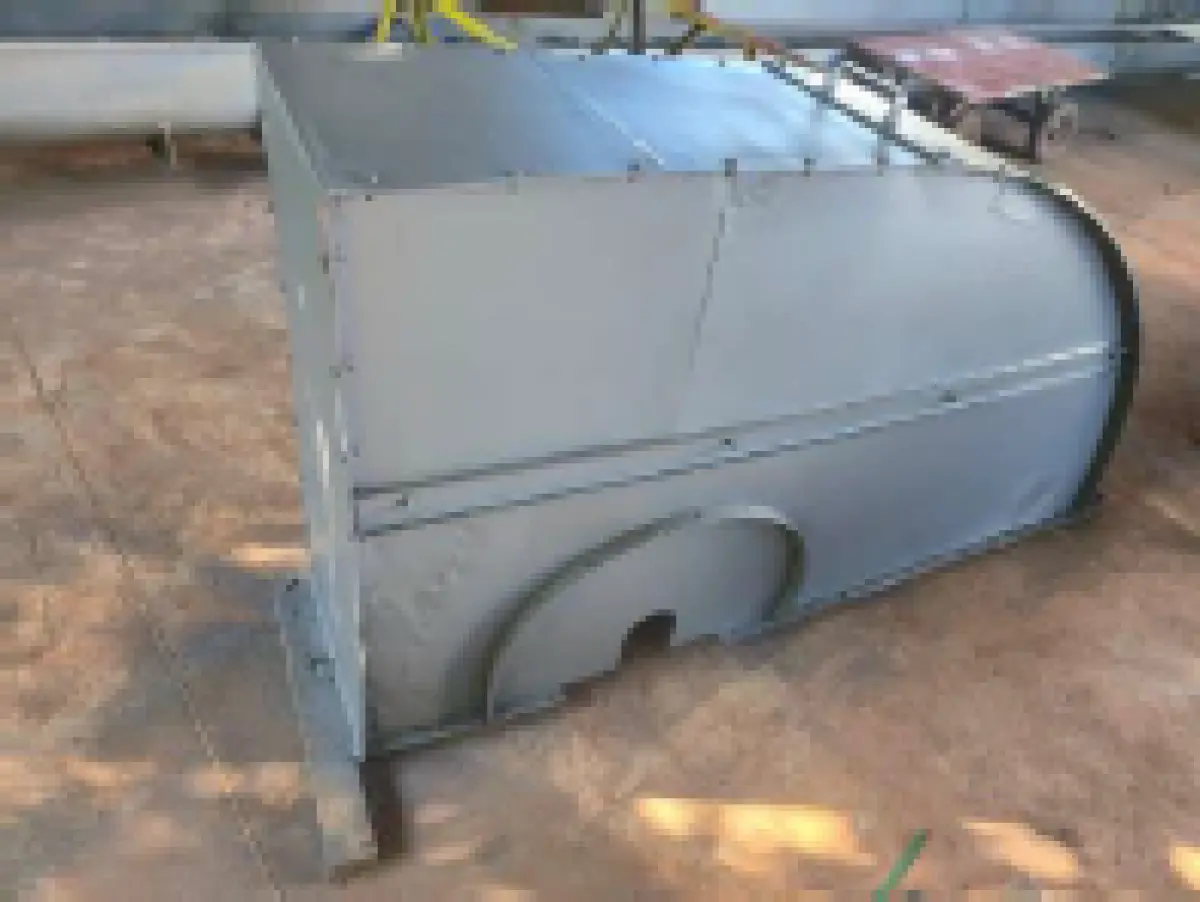 LOTE 000 - Seis peças de rosca varredora de 11 metros (marca Kepler Weber, capacidade de 60 toneladas por hora, usadas e revisadas, sem motor) e um elevador de carga (marca Kepler Weber, capacidade de 120 toneladas por hora, composto por 3 peças de aço galvanizado novo, com motor elétrico de 15 CV, usado).