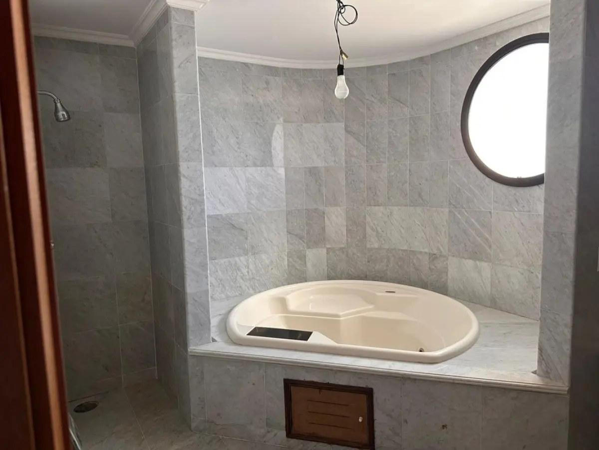 LOTE 001 - EXCELENTE APARTAMENTO NO MORUMBI EM SÃO PAULO COM 864 M2 PRIVATIVOS E 6 GARAGENS