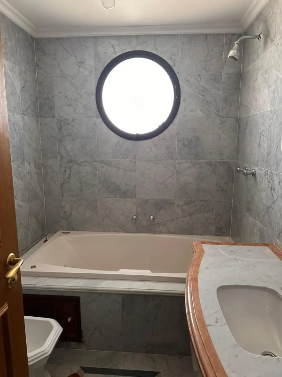 LOTE 001 - EXCELENTE APARTAMENTO NO MORUMBI EM SÃO PAULO COM 864 M2 PRIVATIVOS E 6 GARAGENS