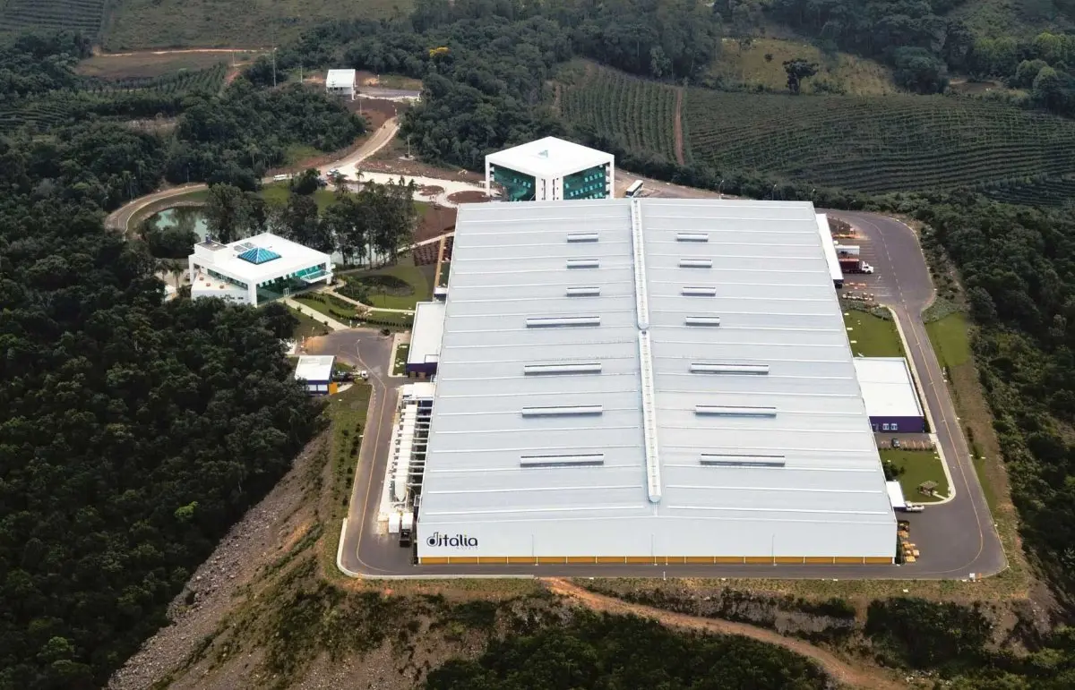 LOTE 001 - COMPLEXO INDUSTRIAL MOVELEIRO NA SERRA GAÚCHA EM OPERAÇÃO - 136.650 M² DE TERRENOS, MAIS DE 40 MIL M² CONSTRUÍDOS, FÁBRICA EQUIPADA, ESTOQUES, MARCA E CANAL DIGITAL