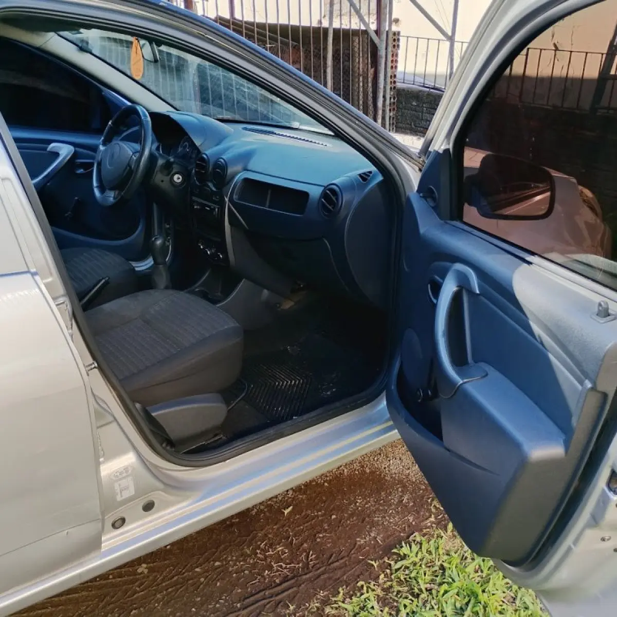 LOTE 000 - Renault/Sandero Aut1016V.0, fabricação/modelo 2013/2013, cor prata