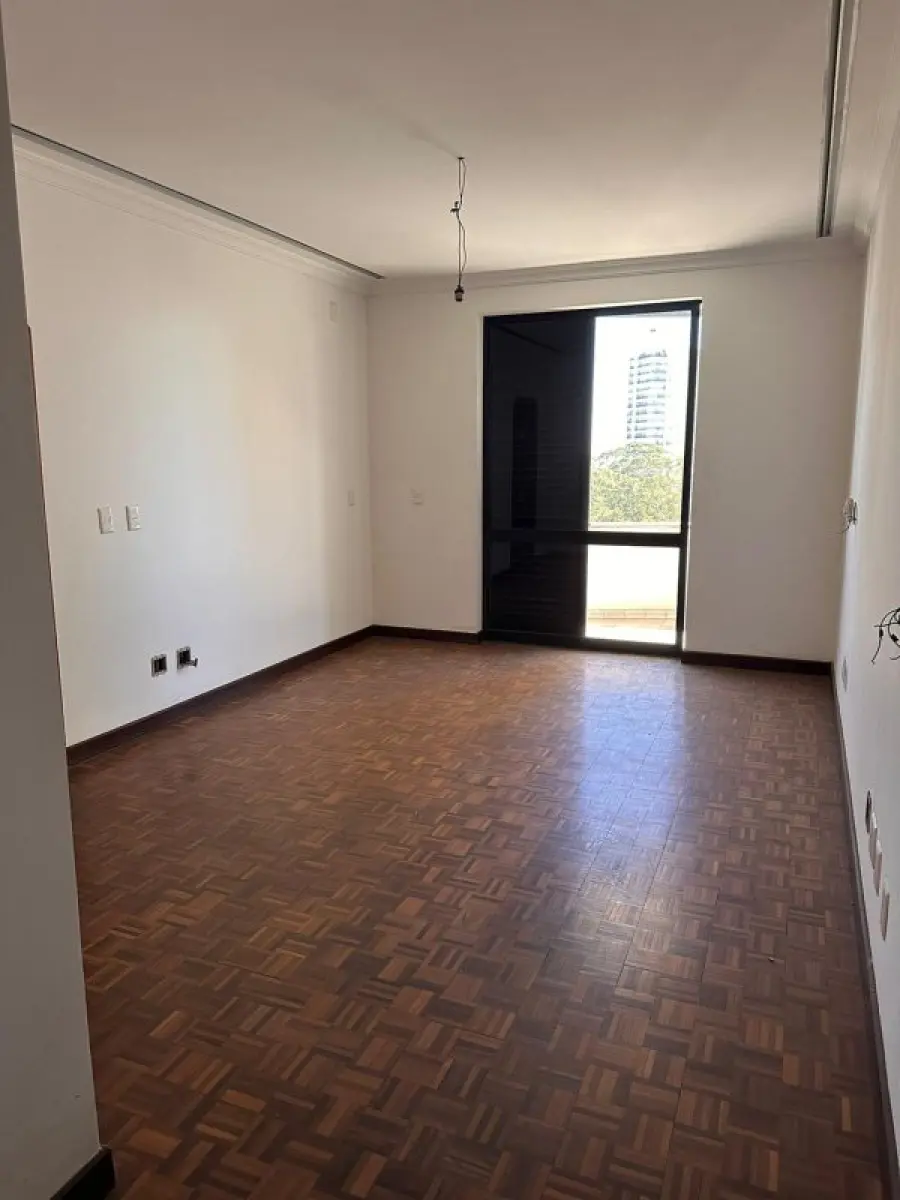 LOTE 001 - EXCELENTE APARTAMENTO NO MORUMBI EM SÃO PAULO COM 864 M2 PRIVATIVOS E 6 GARAGENS