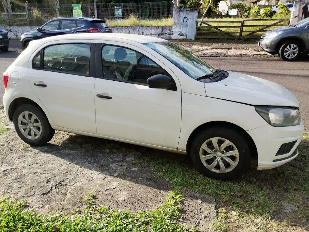 LOTE 003 - VVW Gol 4 portas Placa JAN 4J15 ano mod 21/22