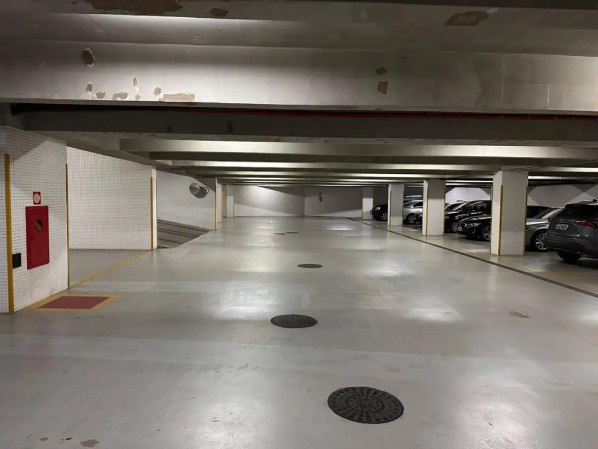 LOTE 001 - EXCELENTE APARTAMENTO NO MORUMBI EM SÃO PAULO COM 864 M2 PRIVATIVOS E 6 GARAGENS