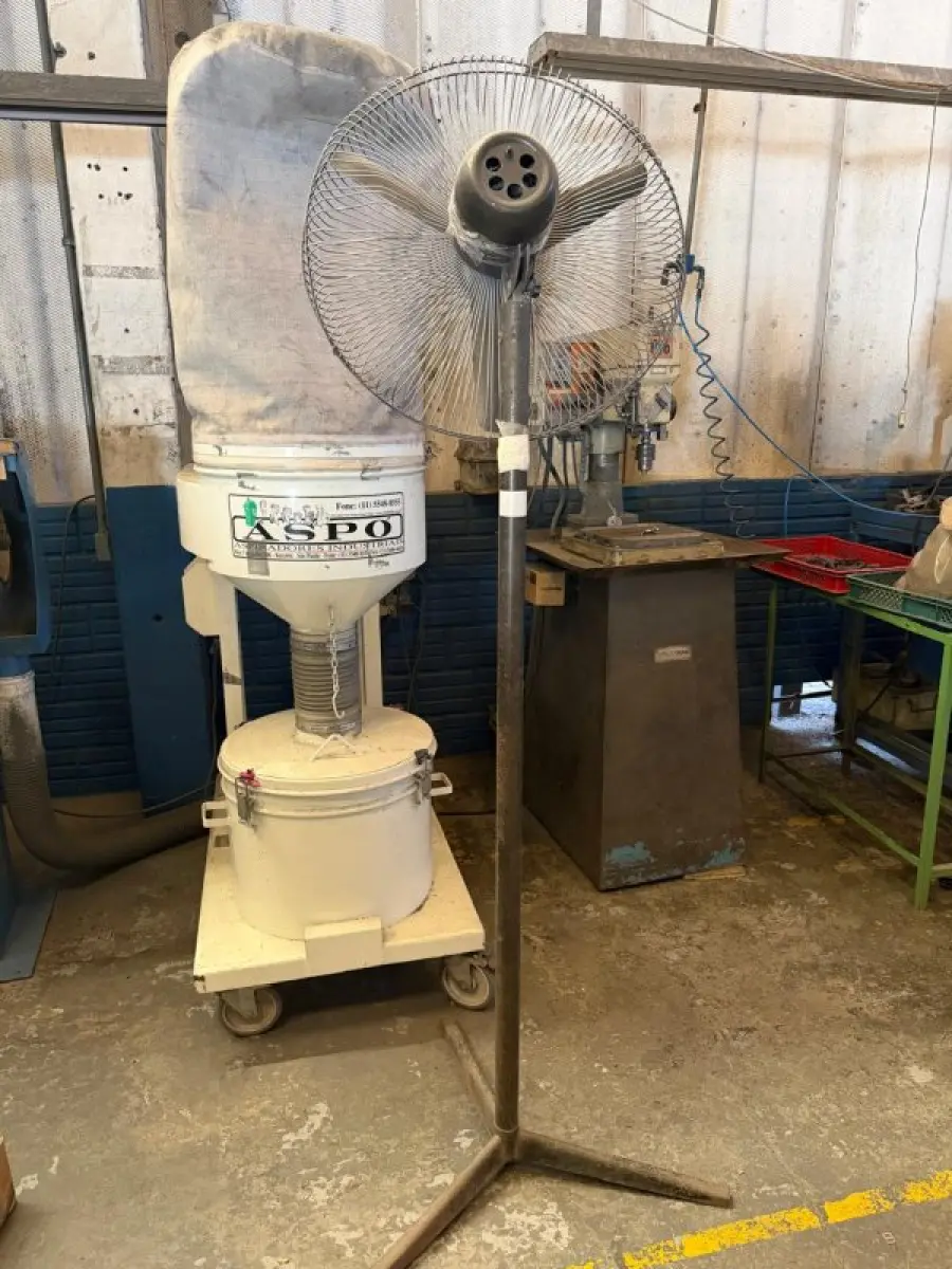 LOTE 252 - 12 ventiladores industriais no setor (pedestal e parede)