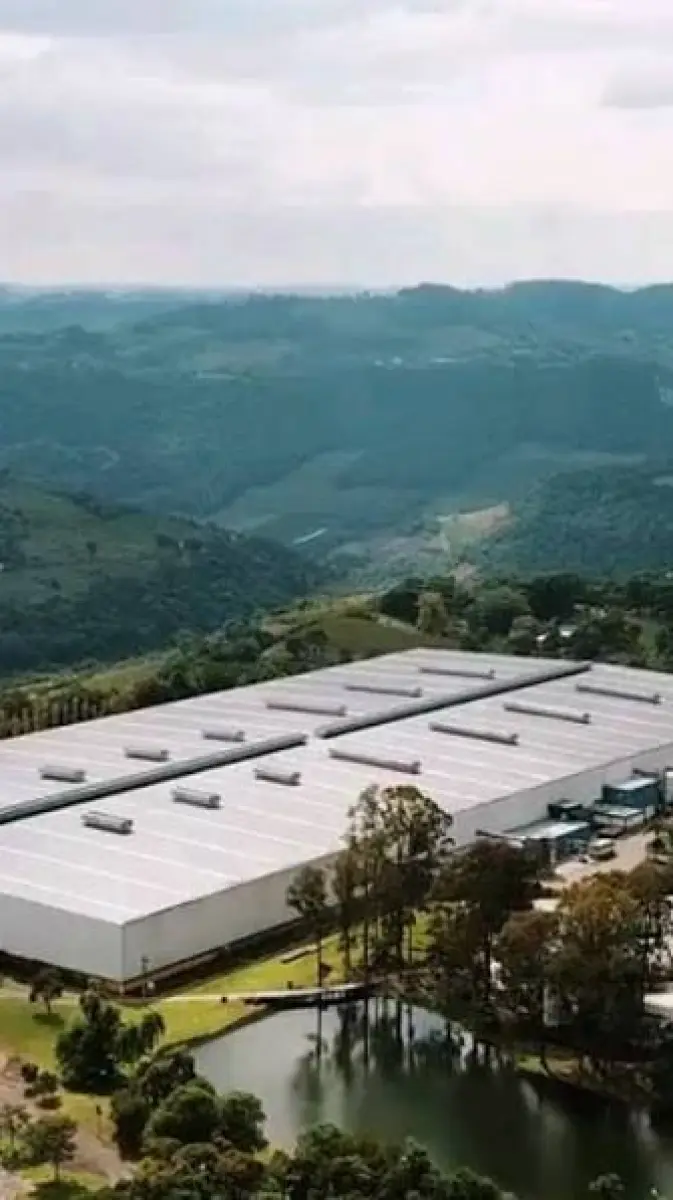 LOTE 001 - COMPLEXO INDUSTRIAL MOVELEIRO NA SERRA GAÚCHA EM OPERAÇÃO - 136.650 M² DE TERRENOS, MAIS DE 40 MIL M² CONSTRUÍDOS, FÁBRICA EQUIPADA, ESTOQUES, MARCA E CANAL DIGITAL