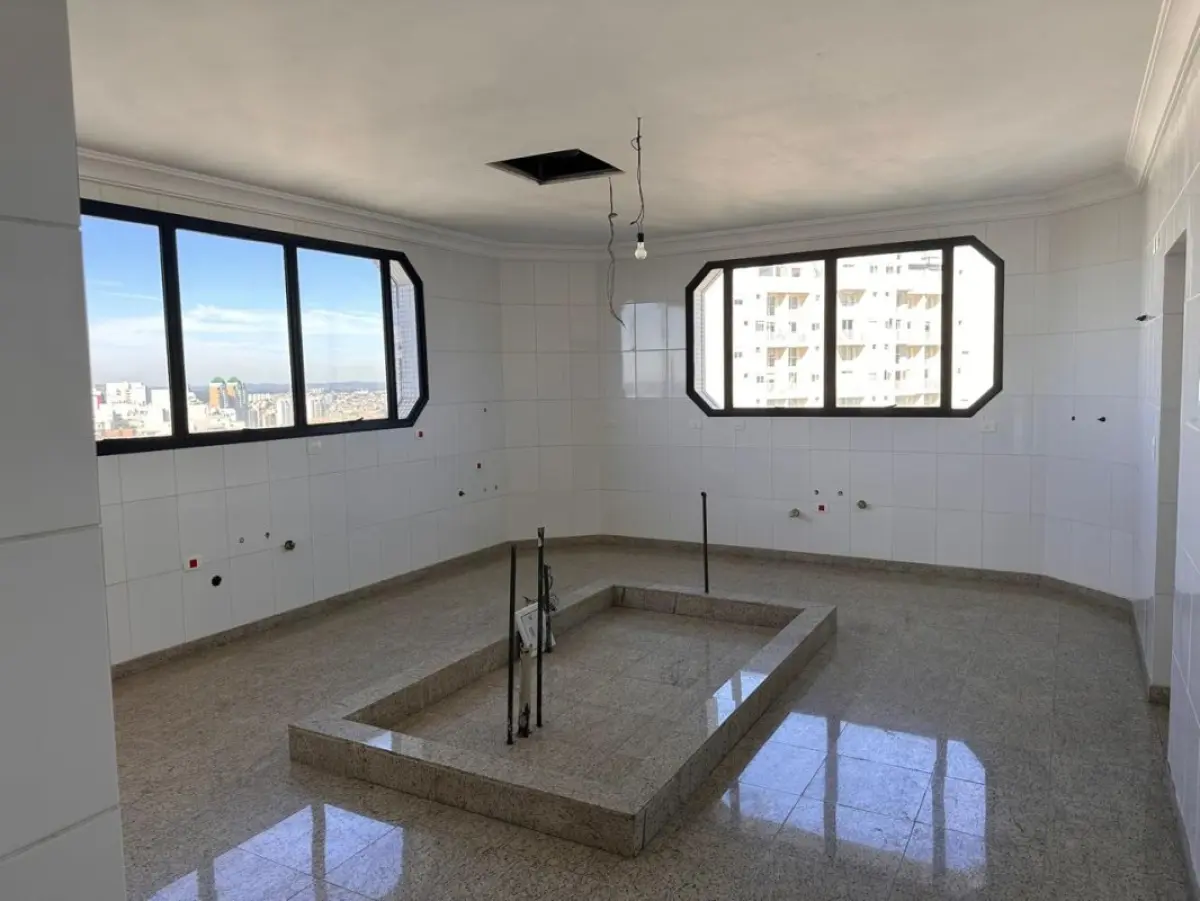 LOTE 001 - EXCELENTE APARTAMENTO NO MORUMBI EM SÃO PAULO COM 864 M2 PRIVATIVOS E 6 GARAGENS