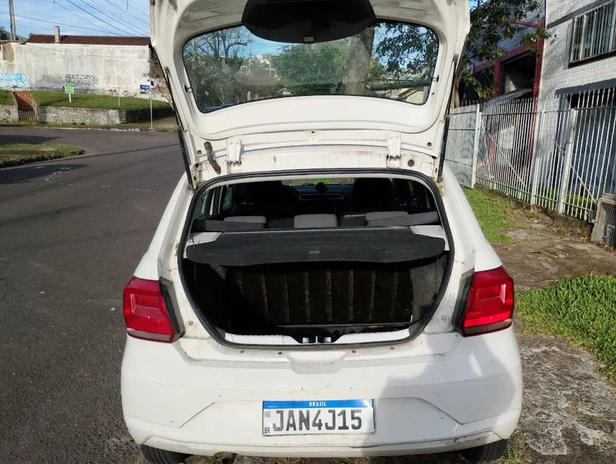 LOTE 003 - VVW Gol 4 portas Placa JAN 4J15 ano mod 21/22