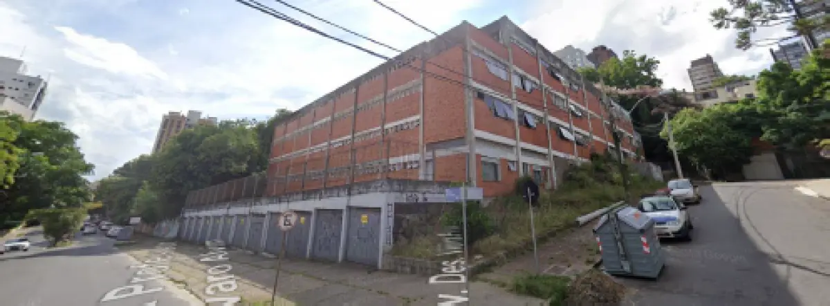 LOTE 000 - prédio com área construída de 13.296,00 m² e seu respectivo terreno de configuração irregular. •	Endereço: Rua Doutor Lauro de Oliveira, nº 71, Bairro Rio Branco, Porto Alegre/RS.