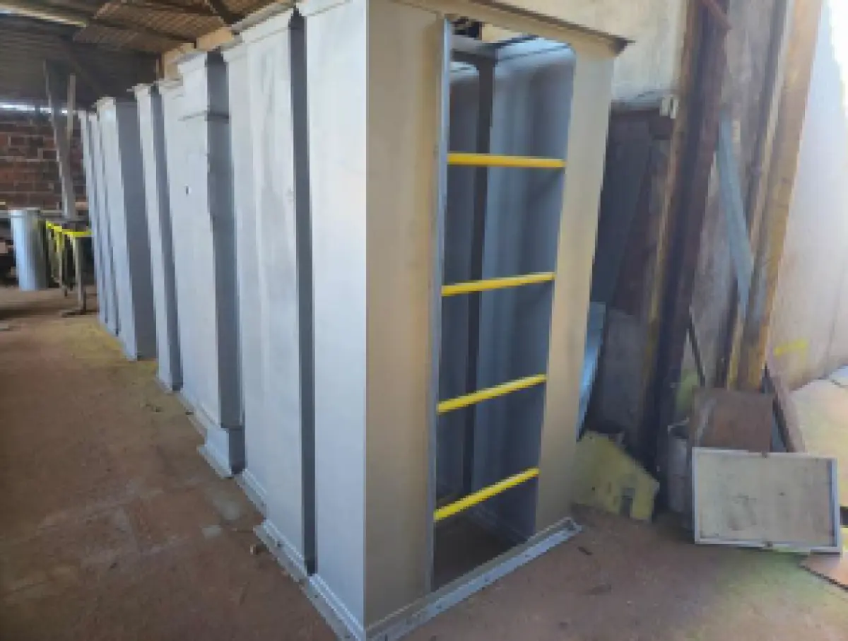 LOTE 000 - Seis peças de rosca varredora de 11 metros (marca Kepler Weber, capacidade de 60 toneladas por hora, usadas e revisadas, sem motor) e um elevador de carga (marca Kepler Weber, capacidade de 120 toneladas por hora, composto por 3 peças de aço galvanizado novo, com motor elétrico de 15 CV, usado).
