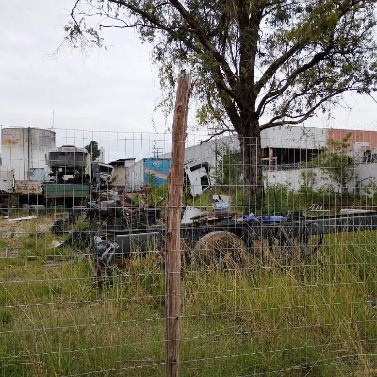 LOTE 001 - Parte Sul dos Lotes Urbanos nºs 11 e 12, da Quadra I, na Rua Juscelino Kubitschek de Oliveira, do Parque Industrial Canoas