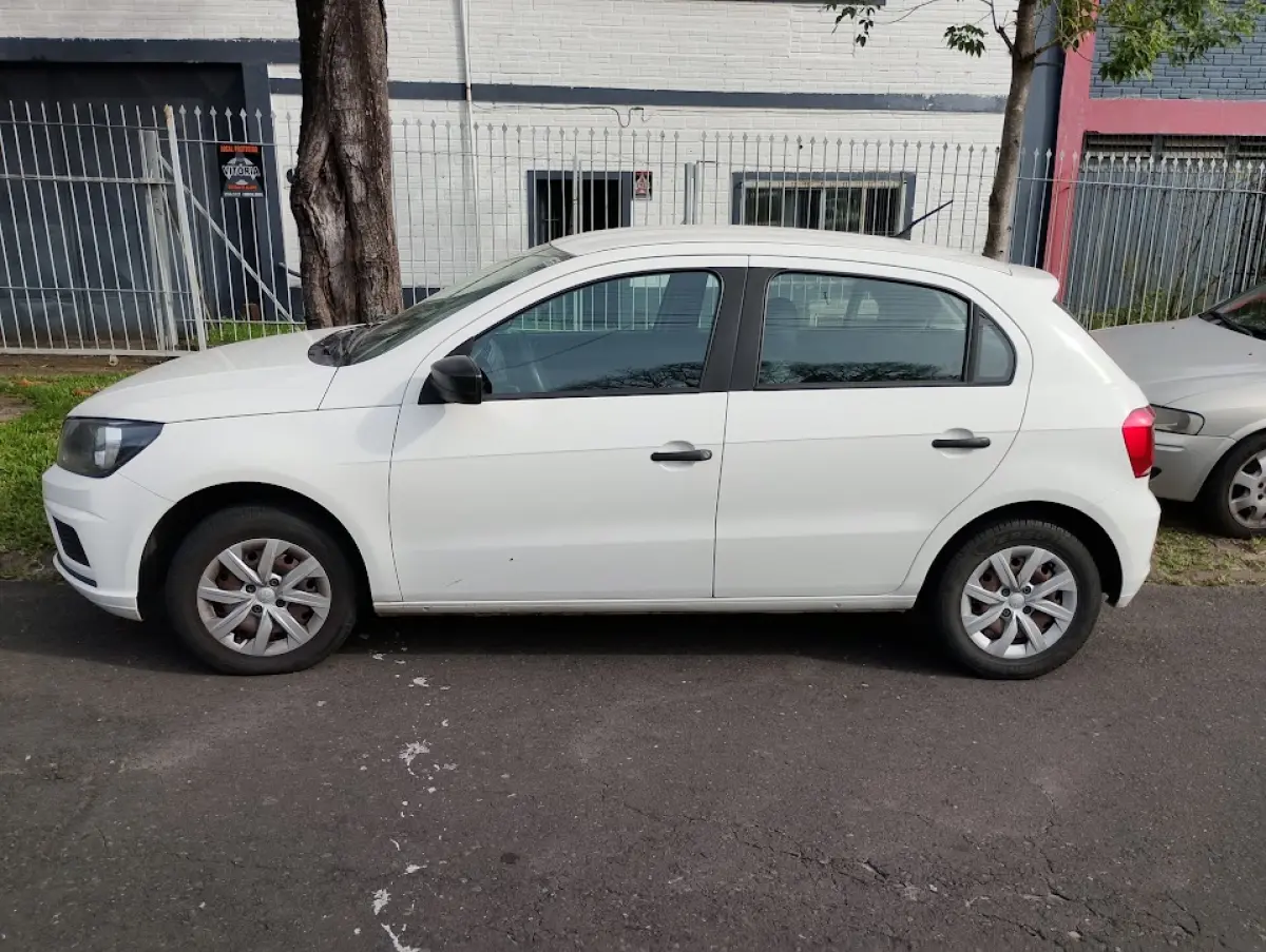 LOTE 001 - VVW Gol 4 portas placa JAN 4J23  ano mod 21/22