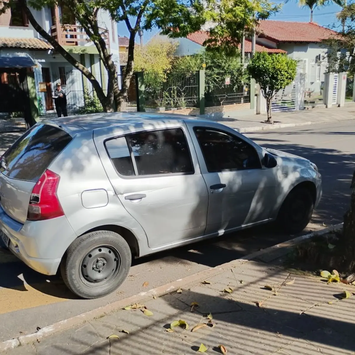 LOTE 000 - Renault/Sandero Aut1016V.0, fabricação/modelo 2013/2013, cor prata