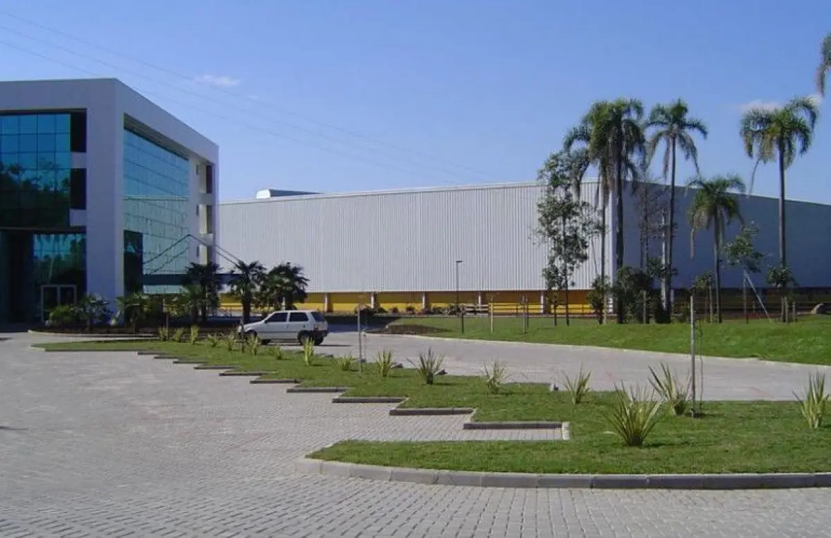 LOTE 001 - COMPLEXO INDUSTRIAL MOVELEIRO NA SERRA GAÚCHA EM OPERAÇÃO - 136.650 M² DE TERRENOS, MAIS DE 40 MIL M² CONSTRUÍDOS, FÁBRICA EQUIPADA, ESTOQUES, MARCA E CANAL DIGITAL