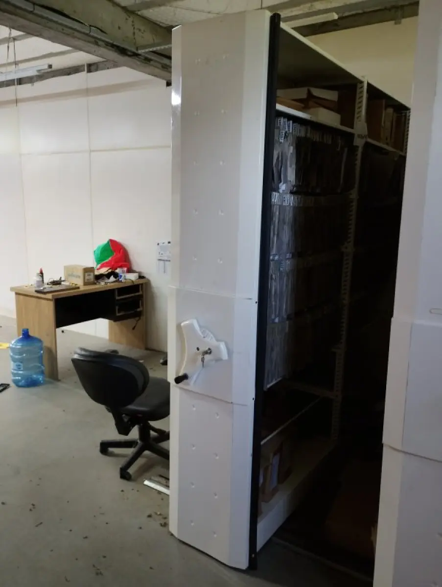 LOTE 011 - NA AV. DO NAZARIO 460 - CANOAS - Grande conjunto de móveis, equipamentos, materiais de informática e bens provenientes das antigas lojas da rede de farmácias