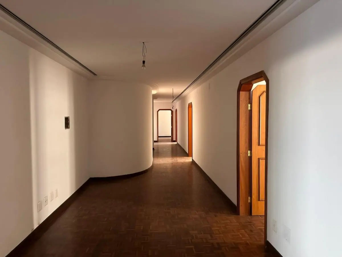 LOTE 001 - EXCELENTE APARTAMENTO NO MORUMBI EM SÃO PAULO COM 864 M2 PRIVATIVOS E 6 GARAGENS