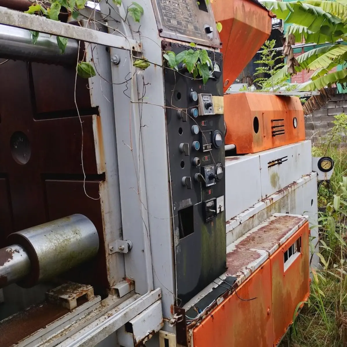 LOTE 004 - Máquina nº 03 injetora de plástico horizontal hidráulica