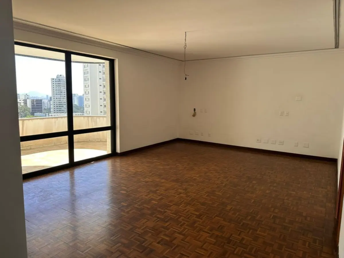 LOTE 001 - EXCELENTE APARTAMENTO NO MORUMBI EM SÃO PAULO COM 864 M2 PRIVATIVOS E 6 GARAGENS