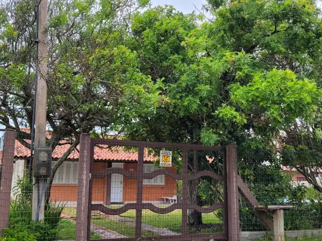 LEILÃO DE CASA EM XANGRI-LÁ - 2 QUADRAS DA PRAIA