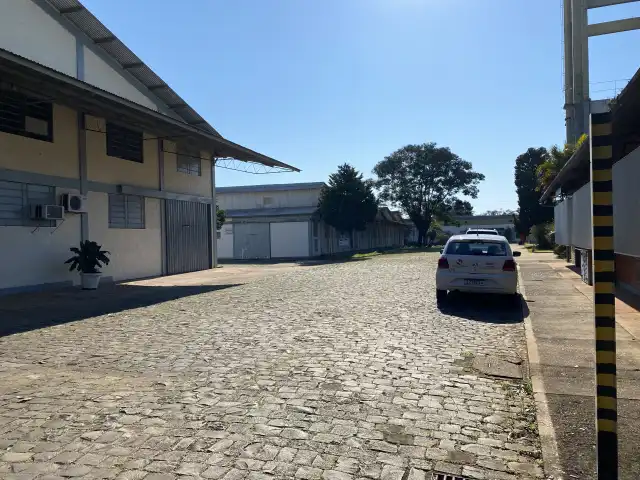 LEILÃO DE GRANDES PAVILHÕES INDUSTRIAIS C/8.200m2 CONSTRUÍDOS – MÁQUINAS P/CALÇADOS – BOM RETIRO DO SUL