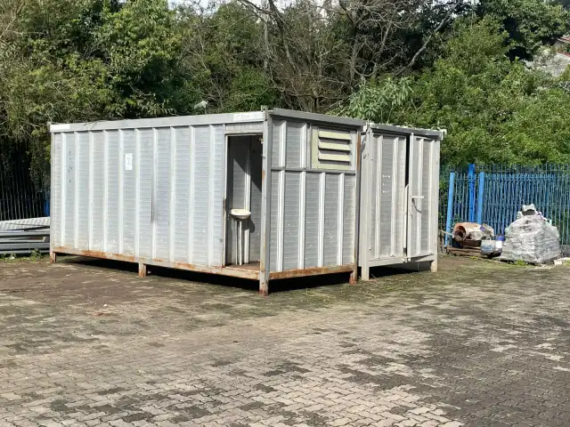Leilão de 2 containers de 6 metros
