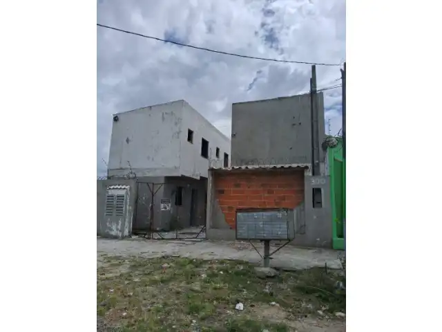 Venda de  um terreno com um prédio de alvenaria construído sobre ele, contendo 16 unidades habitacionais