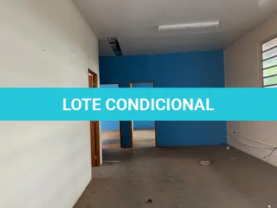 LOTE 001 - GRANDE IMÓVEL CENTRO DE LINS COM 2 ESQUINAS - EM AVENIDA - COM GINASIO COBERTO - SALAS - ESCOLA